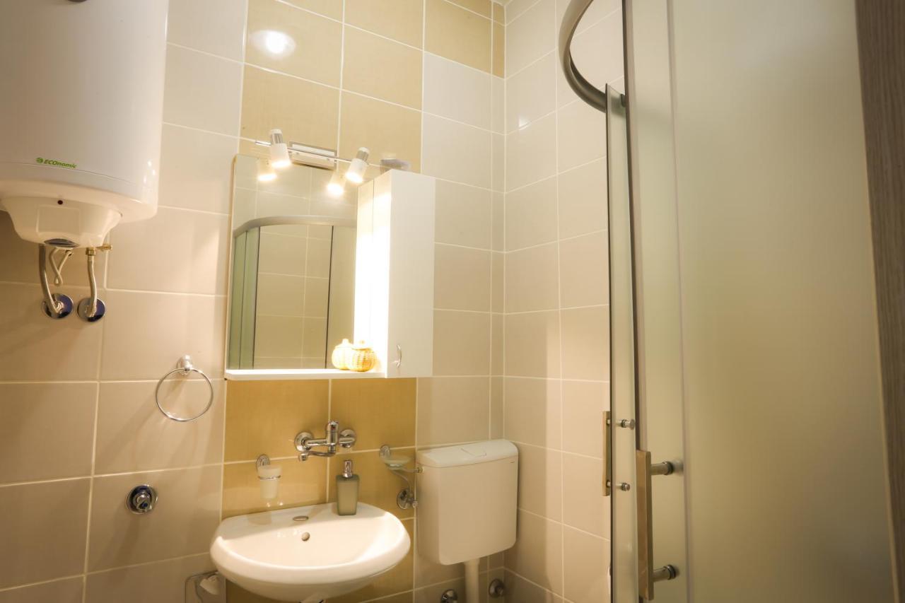 Studio Apartman Ld U Strogom Centru Novi Sad Exterior photo